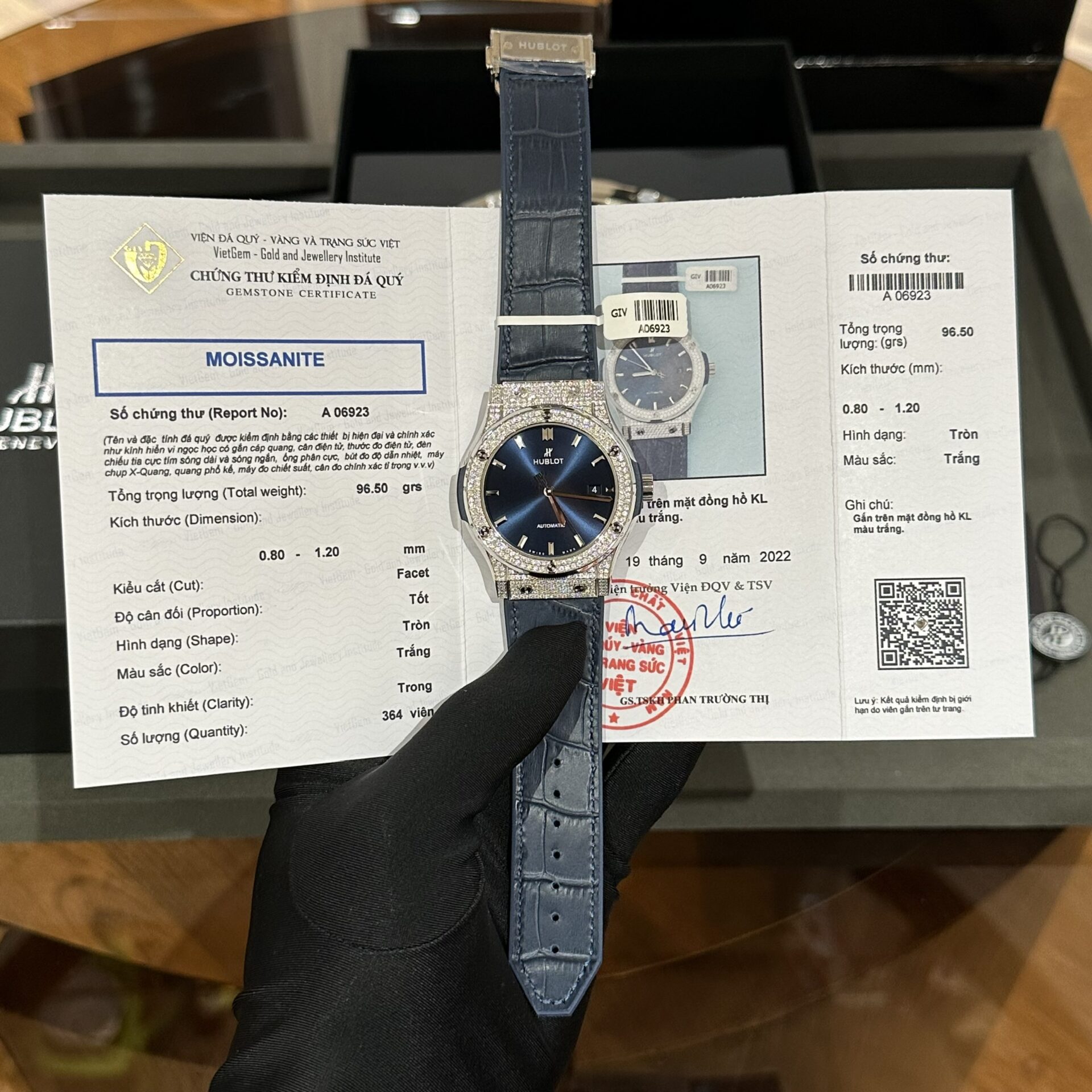 01ACEE0B-CA42-6B73-91AC-82F081FB3E1A.jpg Hublot Replica 11 Watch Classic Fusion Blue Moissanite Diamond 42mm - Image 1