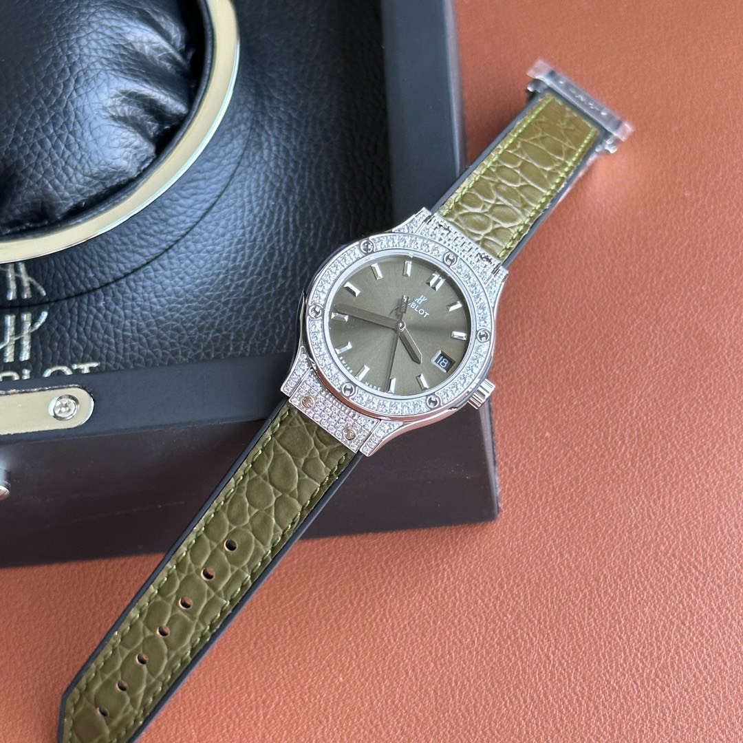 094BD610-A037-A51E-F8AD-0D4935C92BD6.jpg Hublot Replica 1:1 Watch Classic Fusion With Full Diamonds Women s Green 33mm - Image 1