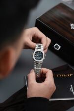 Patek Philippe Best Replica Watches Nautilus 5712 Custom Authentic Details 40mm - Image 7