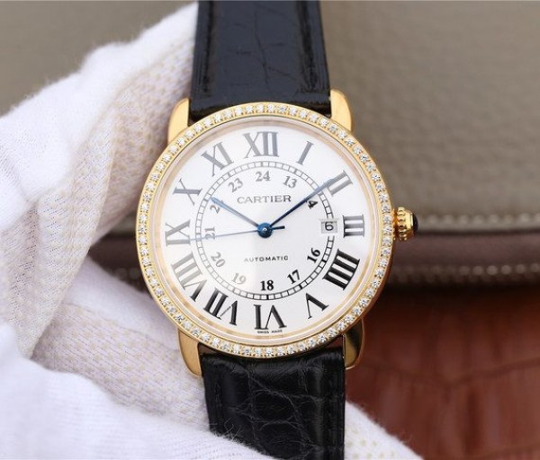 1CA24CED-8C79-CEFB-076E-50402AF6F9F1.jpg Replica Cartier Ronde De Cartier YG White Dial Diamonds Bezel Croco Strap A2892 - Image 1