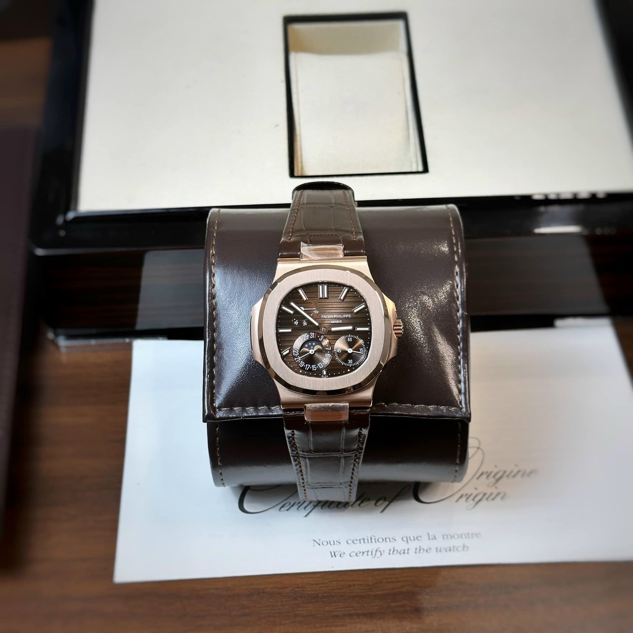 20B06E7E-C623-139C-B8CD-4B0CD2737F47.jpg Patek Philippe Replica 1:1 Watch Nautilus 5712 Chocolate Dial Leather Strap GR Factory 40mm - Image 1