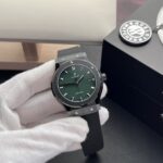Hublot Replica 11 Watch Classic Fusion Ceramic Green Dial Rubber Strap JJZ 42mm - Image 2