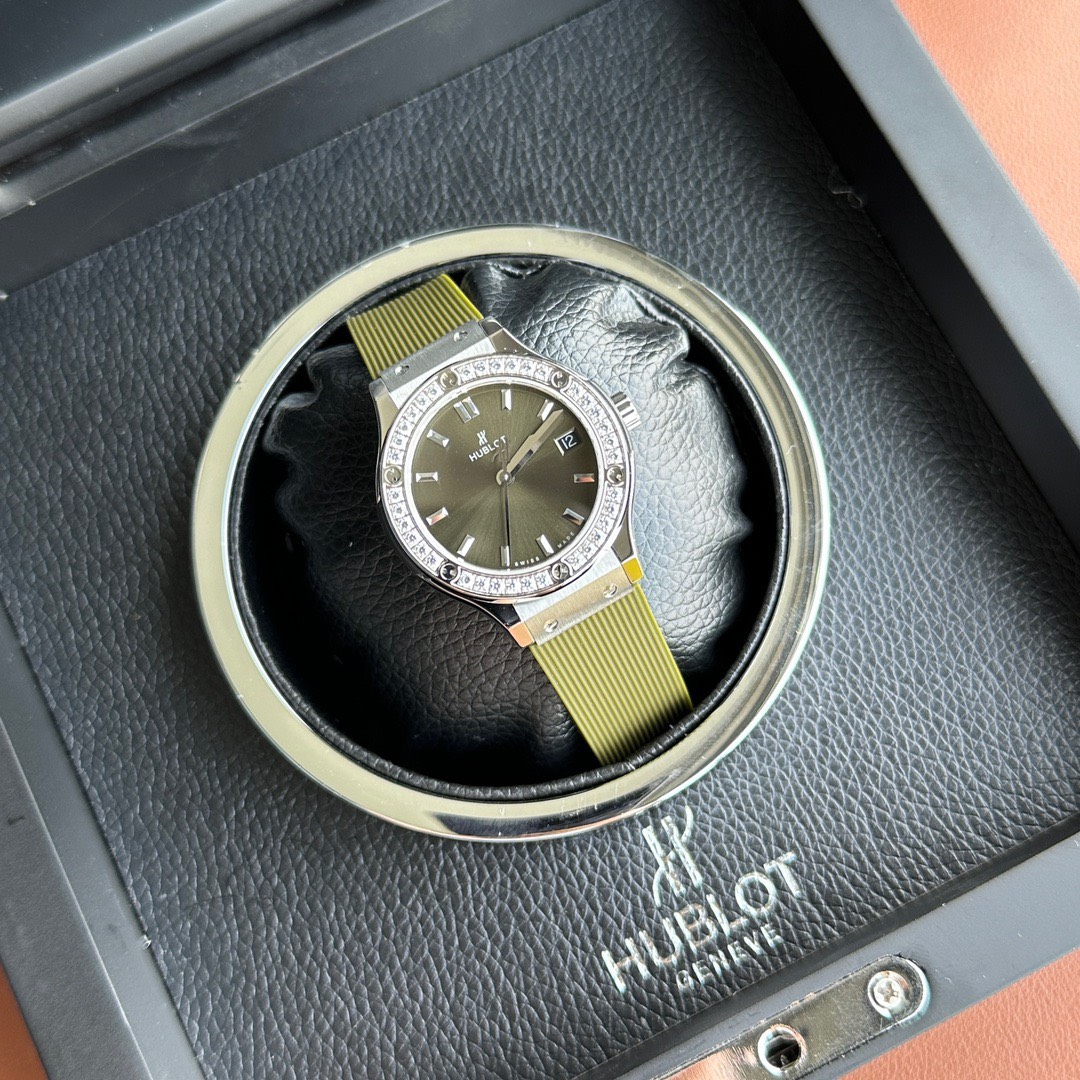 2BD2BA07-F711-86DA-6E62-05A74E1FA4D1.jpg Hublot Replica 1:1 Watch Classic Fusion Women s Green With Diamond 33mm - Image 1