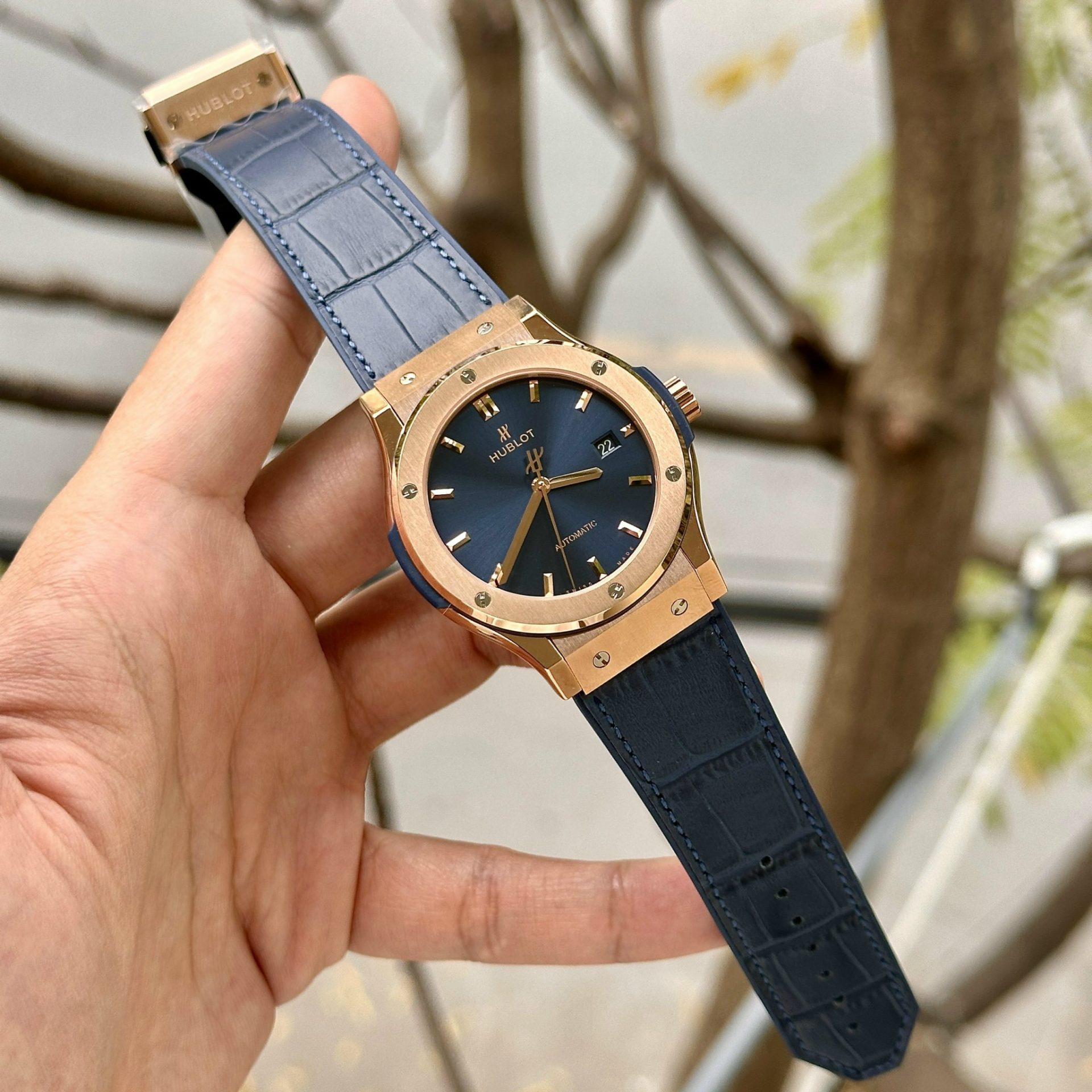 2C7D0977-C175-0D63-8383-47A427862A88.jpg Hublot Replica 1:1 Watch Classic Fusion King Gold Blue Dial JJF Factory 42mm - Image 1
