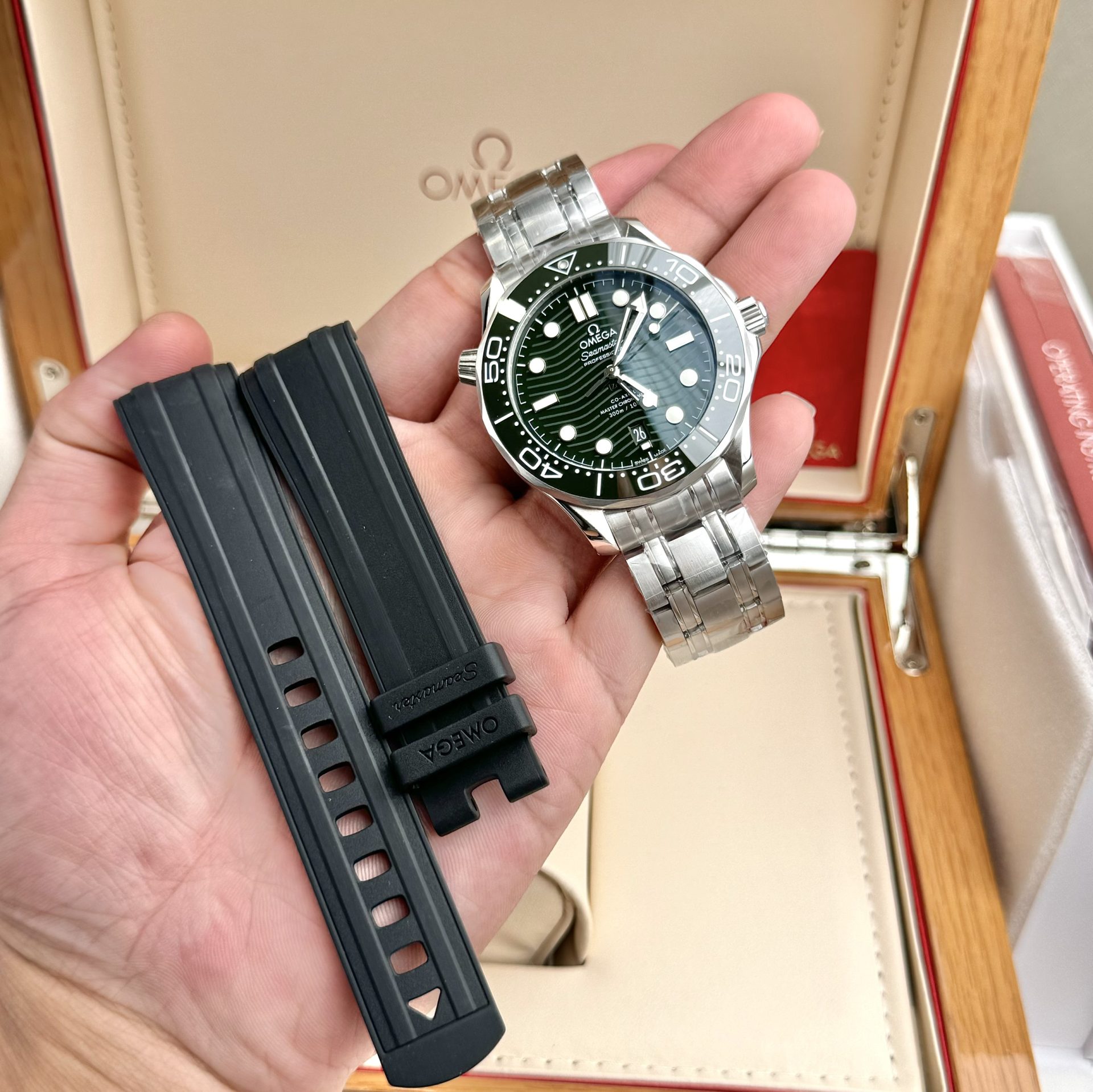 2D128F26-E030-BE79-9926-FEBE27A94A48.jpg Omega Best Replica Watch Seamaster Diver 300M Dial Green VS Factory 42mm - Image 1