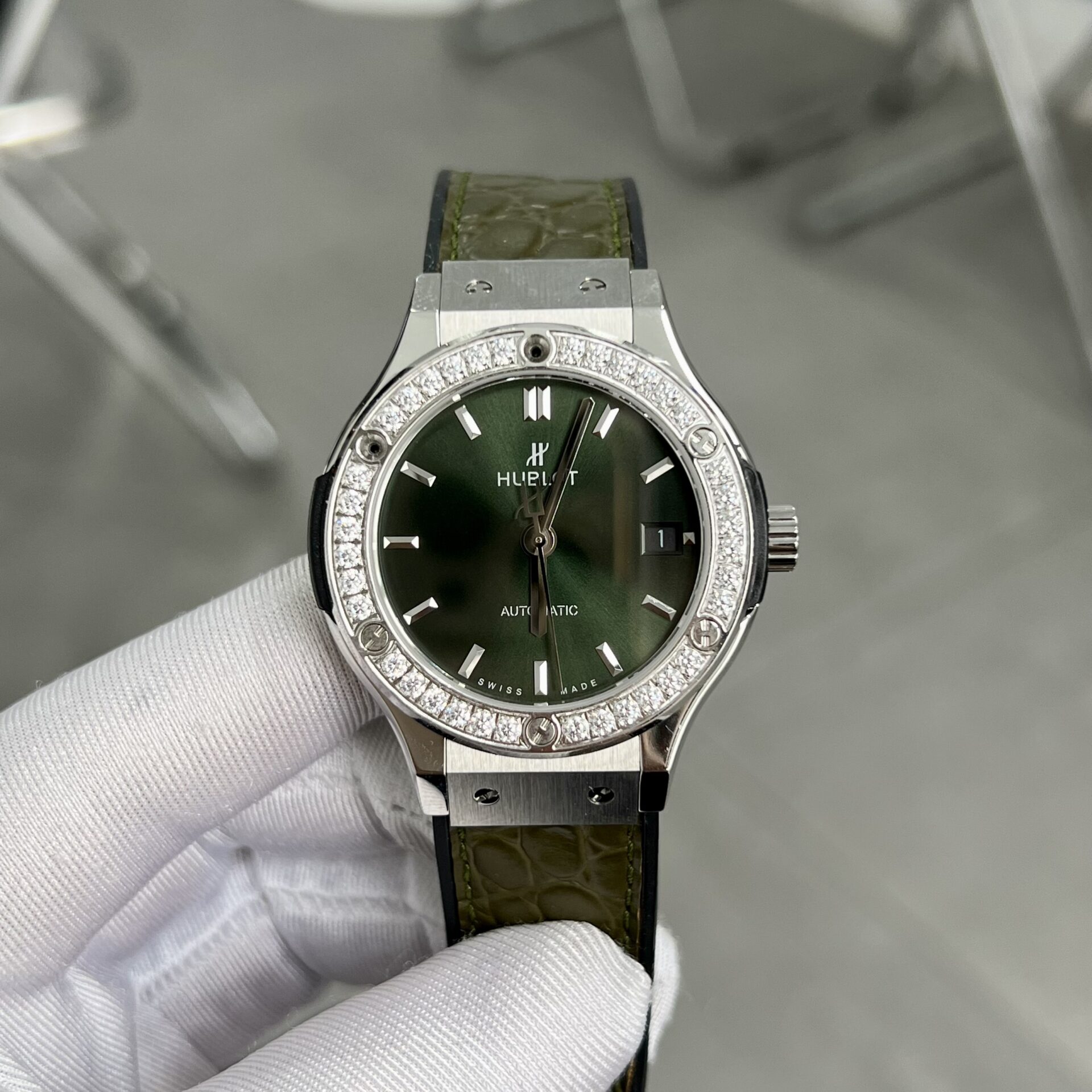 2DD9EFEF-2906-B78E-3675-F3578FB52582.jpg Hublot Replica 11 Watch Green With Diamond Bezel HB Factory 38mm - Image 1