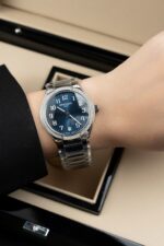 Patek Philippe Twenty 4 7300 Replica Watches Blue Dial Metal Wire 36mm - Image 2