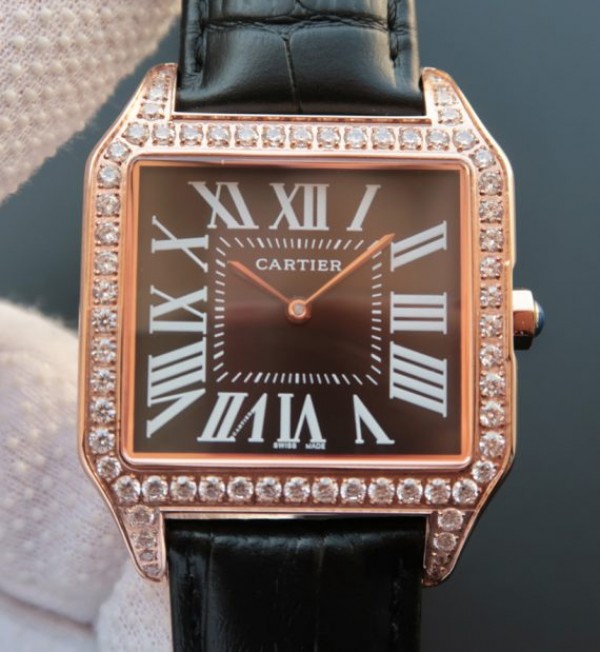 366C5871-8C5F-DD9A-64C2-D02C1136F44B.jpg Replica Cartier Santos WH100751 Diamond RG Black Dial Leather Strap A9015 - Image 1
