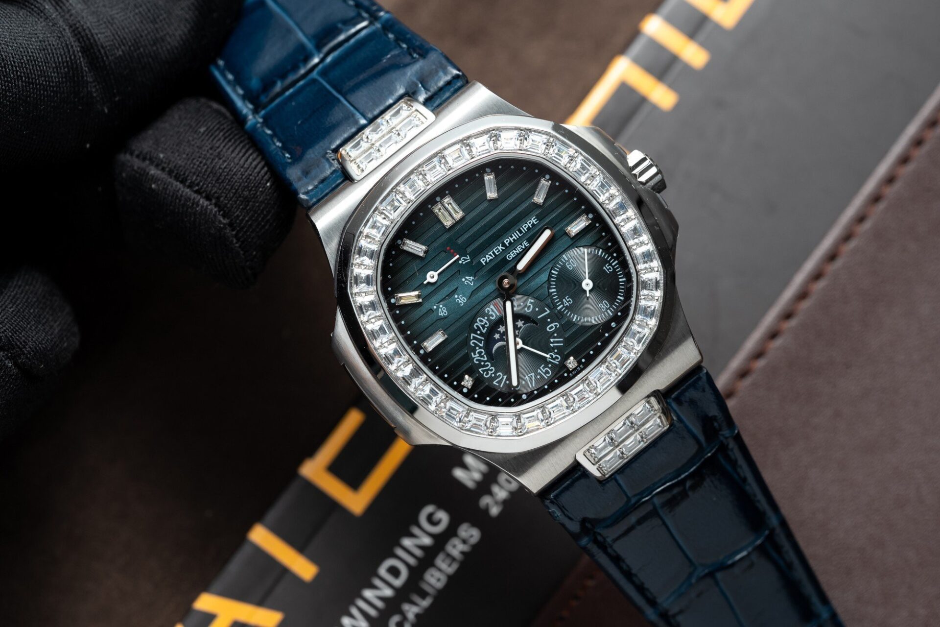 3C844C18-B3EA-64D2-0243-A6E8257F3D73.jpg Patek Philippe Nautilus 5724G Replica Watch Blue GRF 40mm - Image 1