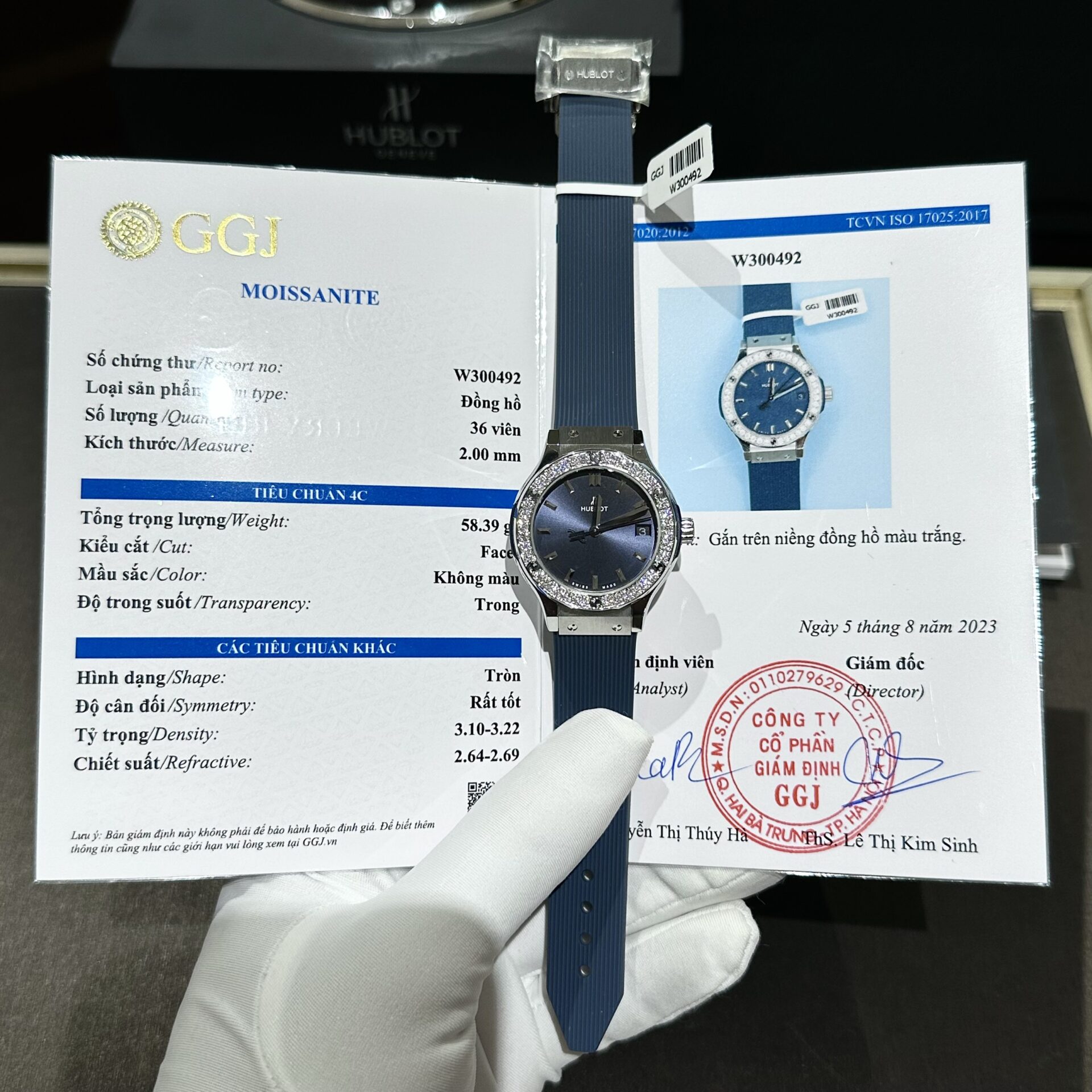 3F922858-8314-EB4E-E170-3A6191337A0F.jpg Hublot Classic Fusion Replica Watch Blue With Moissanite Diamond 33mm - Image 1