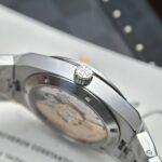 Vacheron Constantin Overseas White Dial Metal Strap Replica 1:1 Watch 41mm - Image 3