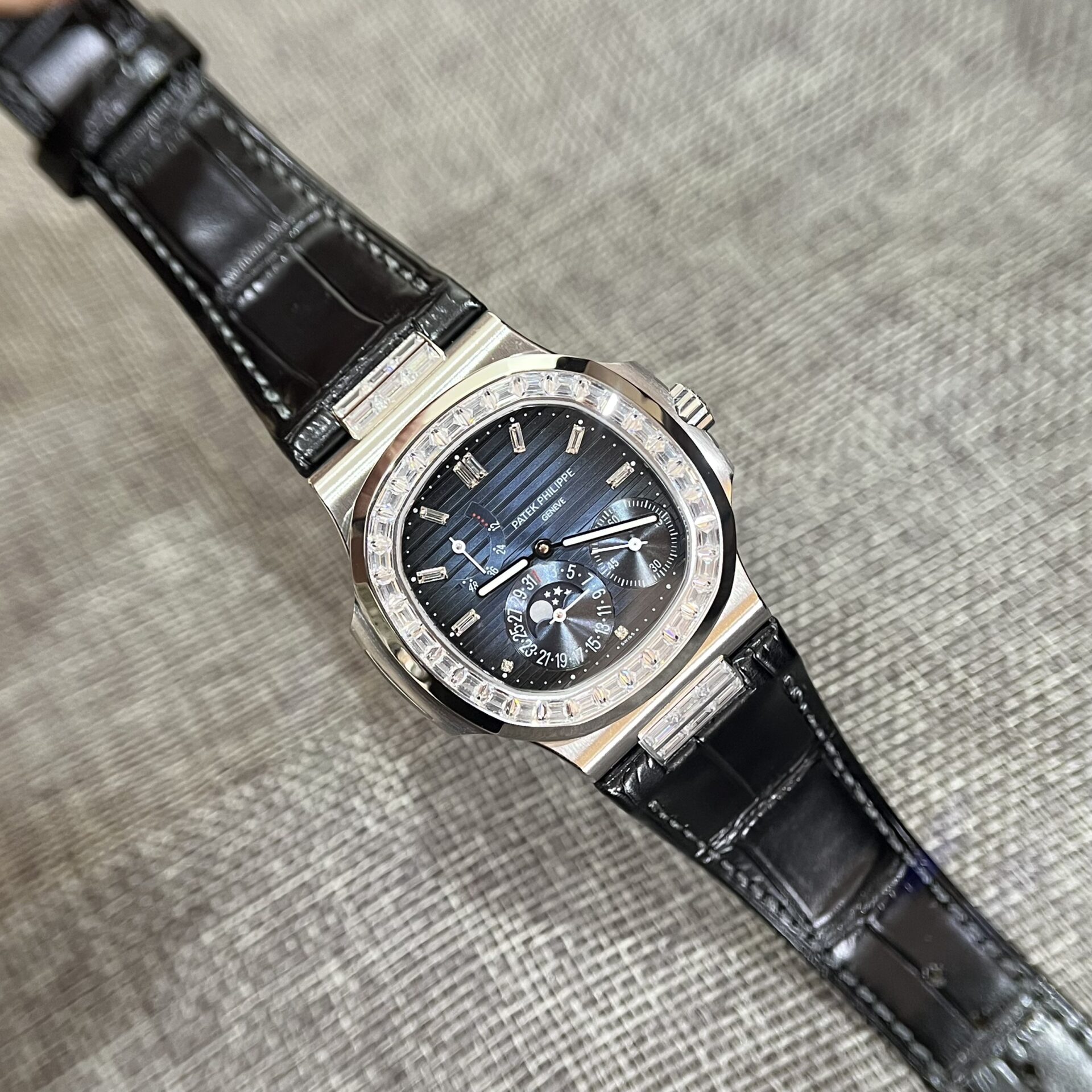 4B5764F8-CD7E-BA76-D457-96F9531F893D.jpg Patek Philippe Nautilus 5724G Replica 1:1 Watch Blue Dial GF Factory 40mm - Image 1