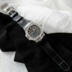 Patek Philippe Nautilus 5724R Replica Watches Gray Dial Full Function PPF FActory 40mm - Image 3