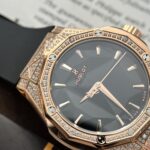 Hublot Replica 1:1 Watch Orlinski King Gold Full Diamonds Black 40mm - Image 2