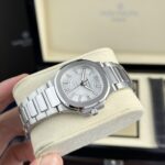 Patek Philippe Replica Watch Nautilus 7010 White Dial Metal Wire 32mm - Image 3