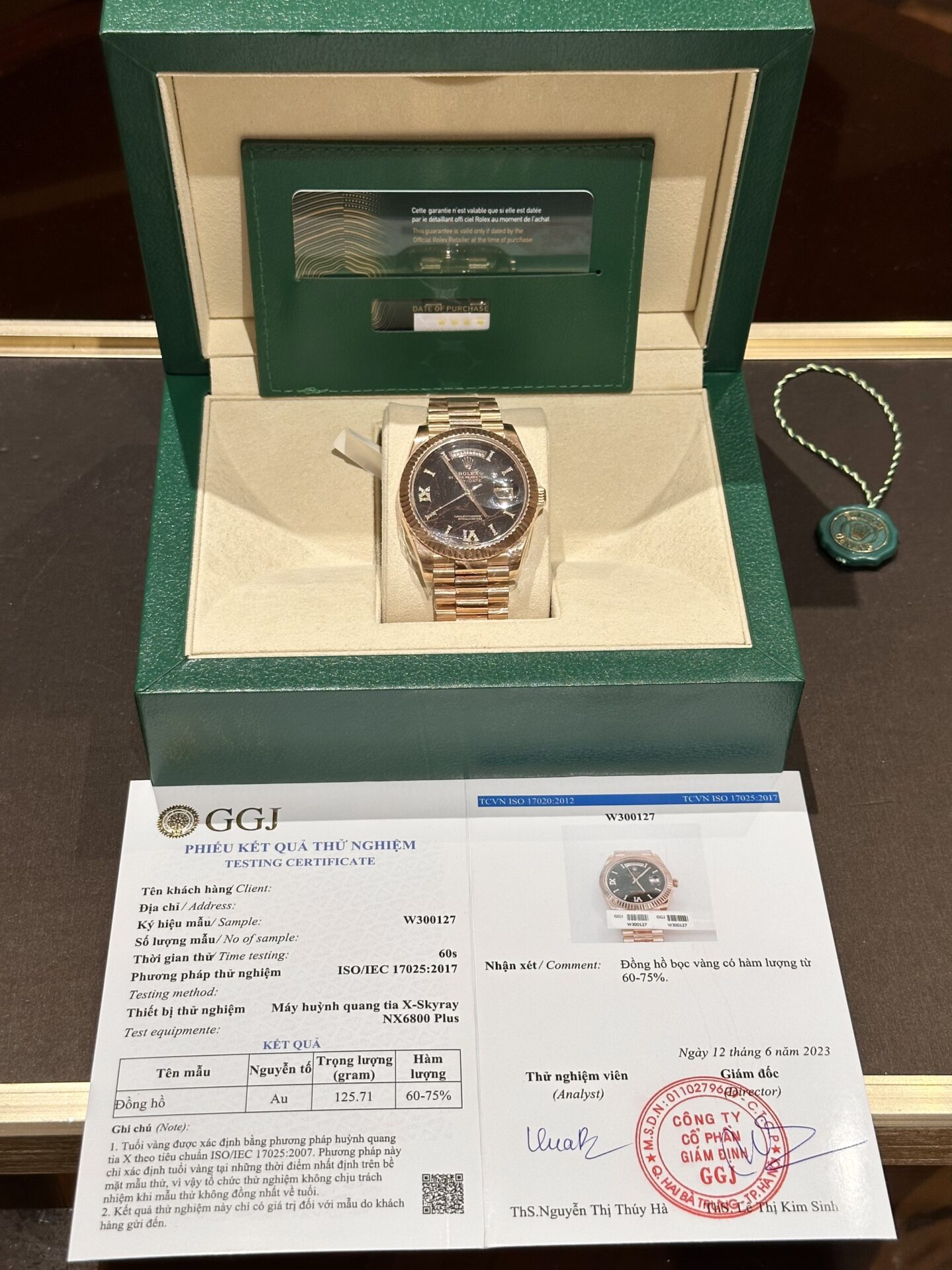74F31F84-4A91-2E77-84F6-66D1131D4594.jpg Rolex Rep 11 Watch Day-Date Rose Gold Wrapped Lava Dial 40mm - Image 1