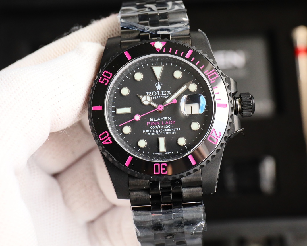 7A8090AC-97AE-C060-1C17-F079B6FC0EB2.jpg Rolex Dark Legend Submariner – DLC Black Finish – 40MM – Rose Red(1:1 replica) - Image 1