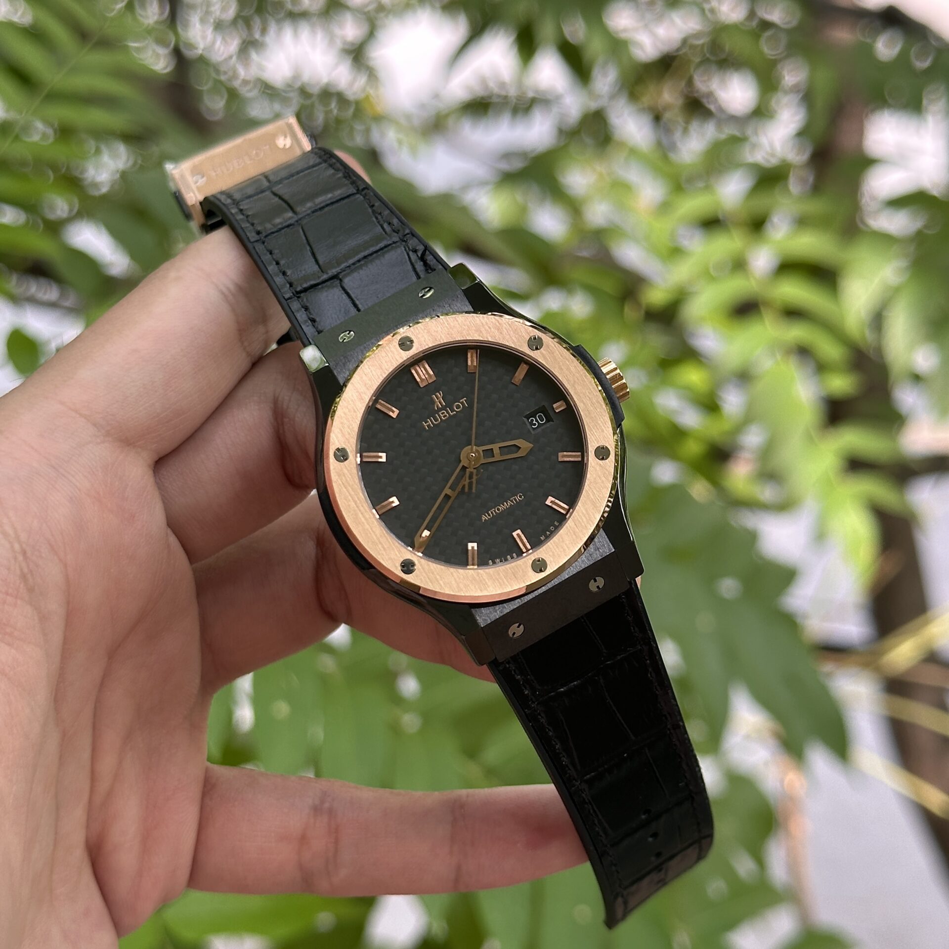 7D690CFE-9B20-06E7-F8C2-1A7374C1125E.jpg Hublot Classic Fusion Ceramic Demi Gold Carbon Dial Replica Watch JJZ Factory 42mm - Image 1