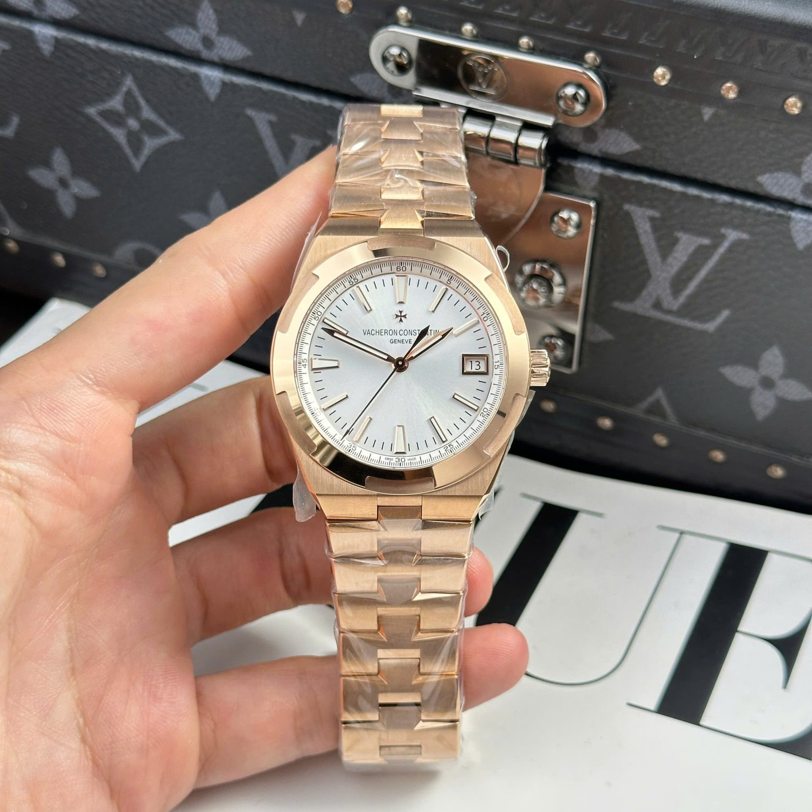 802485ED-3E05-069D-4AF4-15BE2007F1D8.jpg Vacheron Constantin Overseas 4500V Rose Gold Copies Watch White Dial 41mm - Image 1