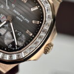 Patek Philippe Replica Watch Nautilus 5724 Gold-Wrapped With Moissanite Diamond ZF Factory 40mm - Image 5