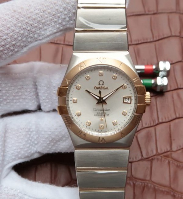 8AB479C6-F595-CBD0-663D-181F37FC7DB0.jpg Replica Omega V6 Constellation 35mm White Dial YG Bezel Diamonds Markers SS Bracelet A2500 - Image 1