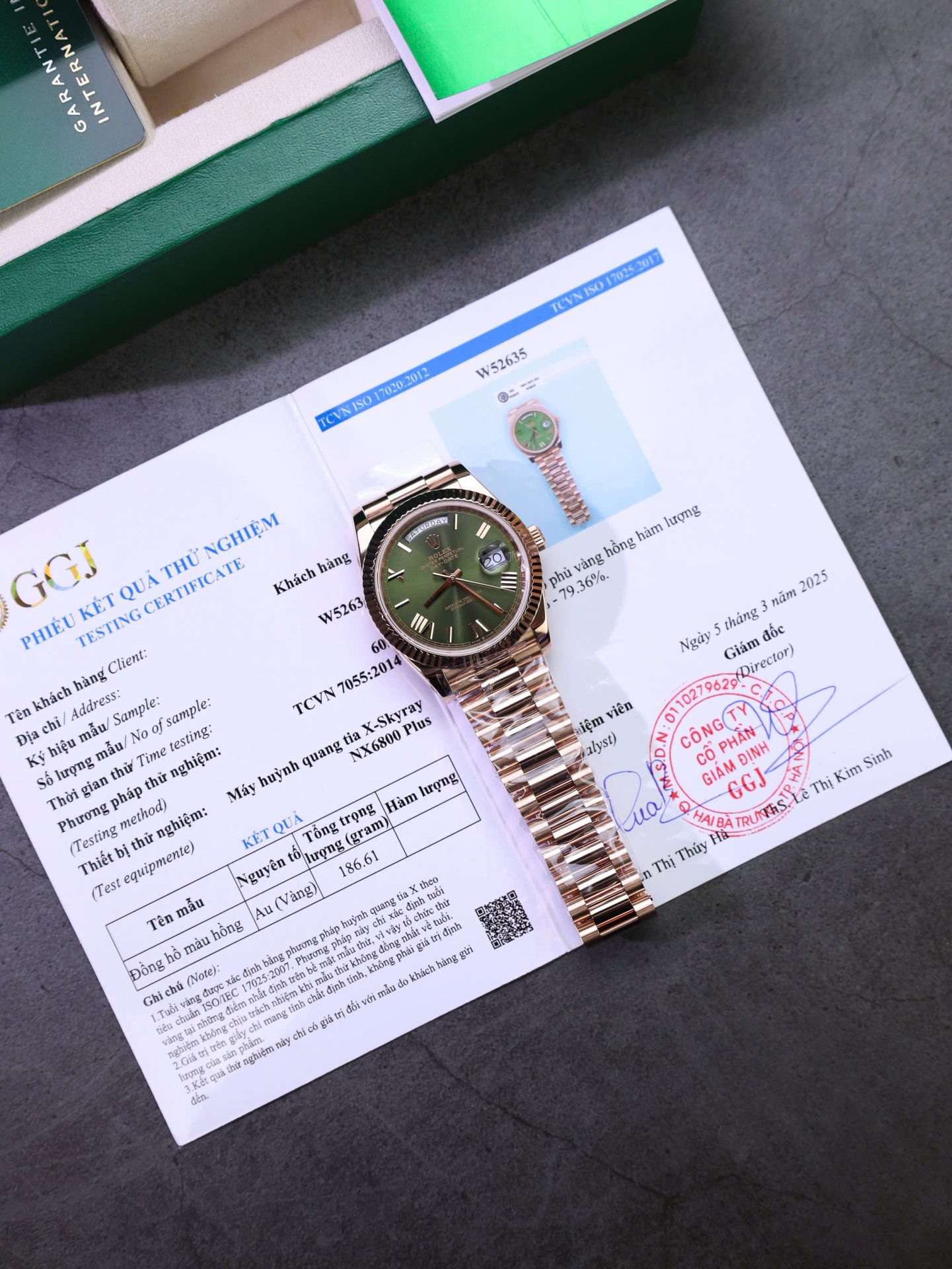 90D1CCF8-2159-A9A1-6795-B73495F5C70B.jpg Rolex Day-Date Green Dial Replica Watch Gold Wrapped Weight 186Gram QF 40mm - Image 1