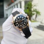 Omega High End Watch Replicas Seamaster Diver 300M Sedna? Black Rubber Strap VS Factory 42mm - Image 5