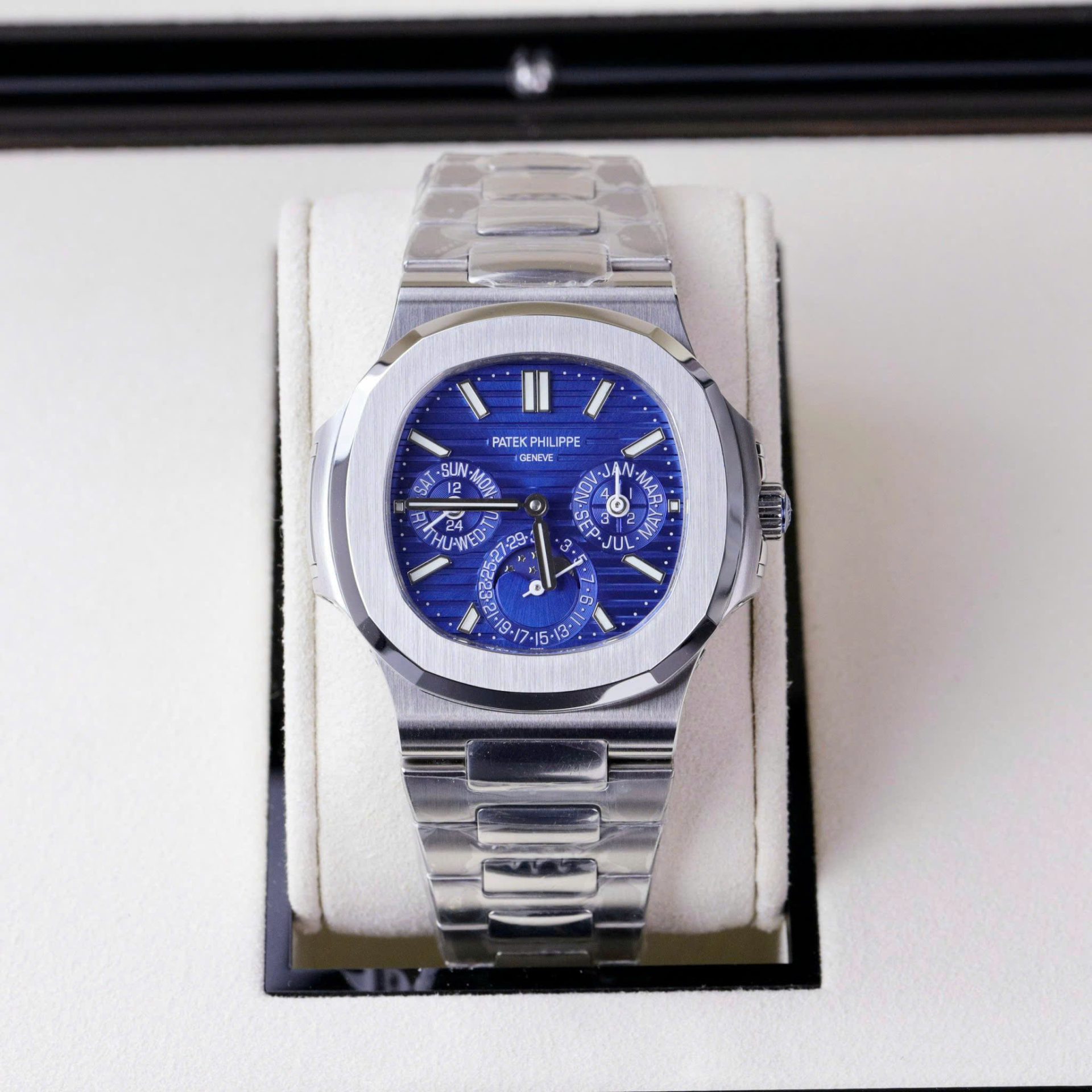 9D05D5AC-4045-BB69-8CC6-06F3B6E63E91.jpg Patek Philippe Nautilus 5740 Copies Watch Men Blue Dial Metal Wire 40mm - Image 1