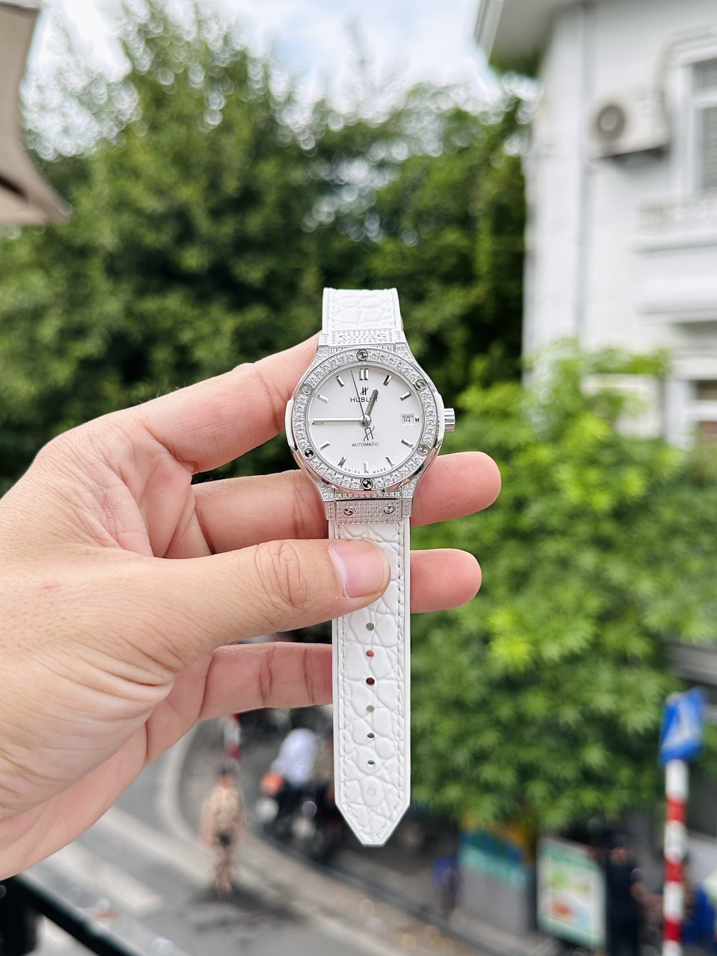 9FF4E21E-DAC1-BF3D-E02C-4BD238B4302C.jpg Hublot Replica 1:1 Watch Classic Fusion White Dial With Stone HB Factory 38mm - Image 1