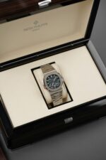 Patek Philippe Best Replica Watches Nautilus 5712 Custom Authentic Details 40mm - Image 6