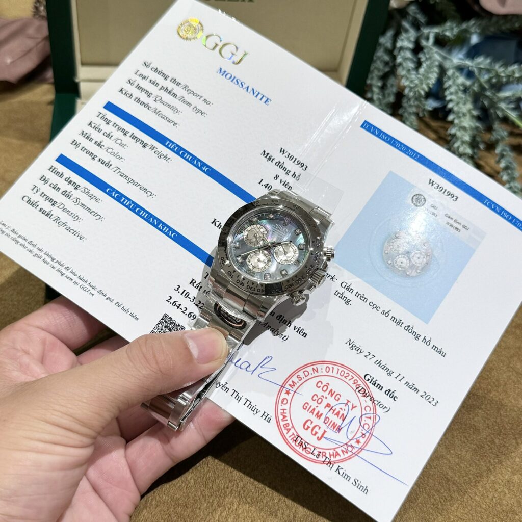 AE49FECC-5139-B4C7-A261-0A2DBE6B65B9.jpg Rolex Daytona Mother Of Pearl And Moissanite Diamonds Dial Replica Watch BT Factory 40mm - Image 1