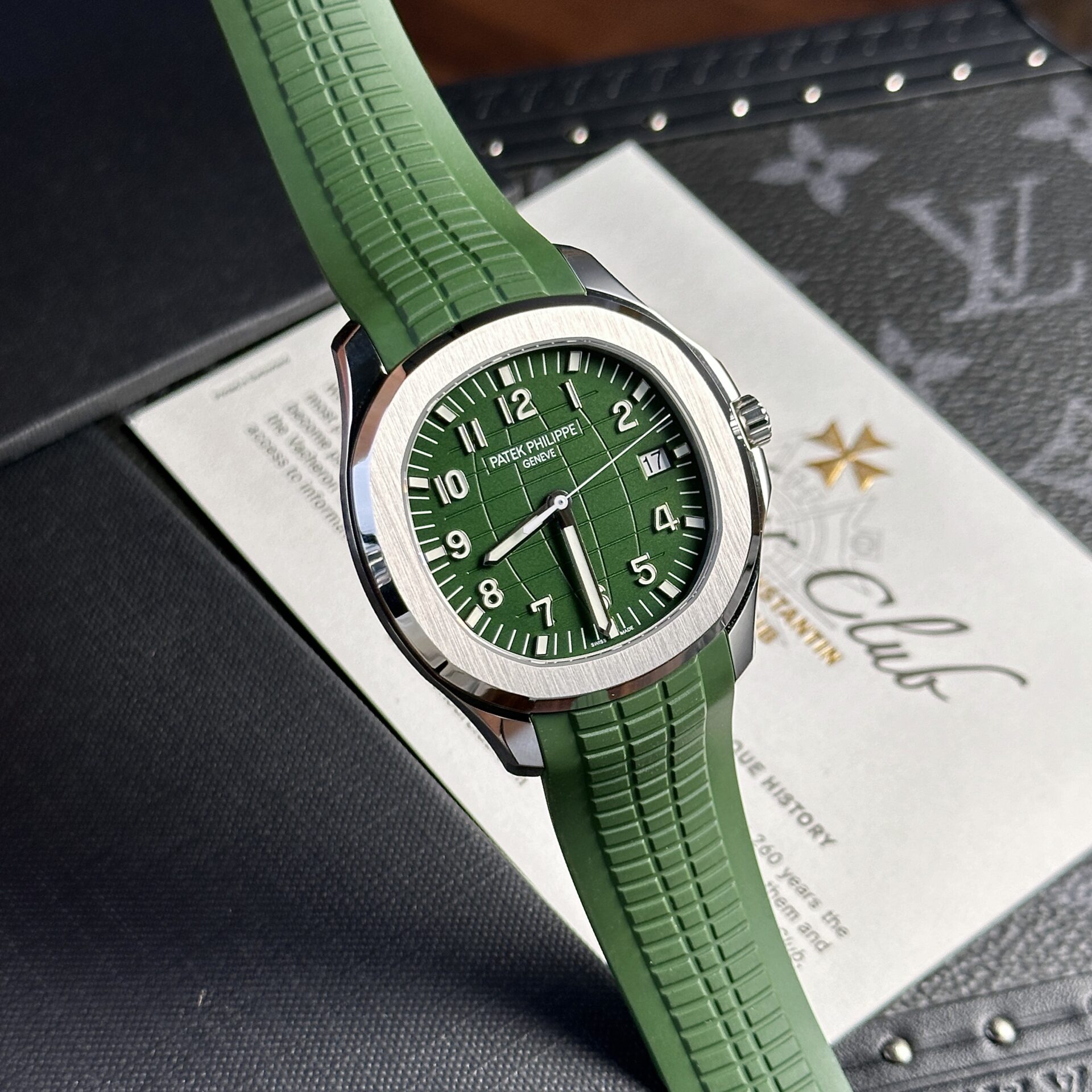 AF0263F4-8919-77A0-1811-DC201F473583.jpg Patek Philippe Aquanaut 5168G Replica Watch Green Factory 3K 42.2mm - Image 1
