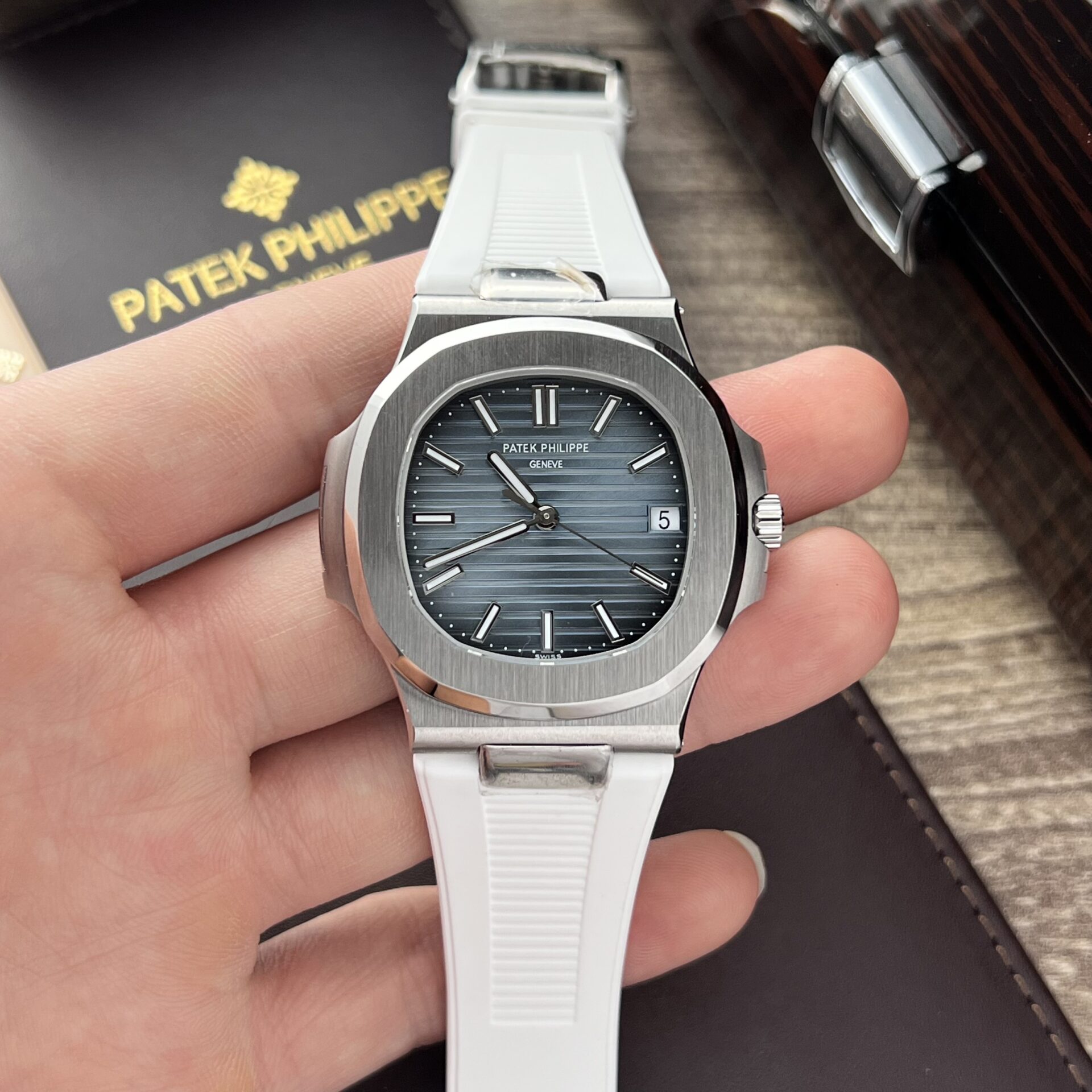 B06F2D95-557D-FE70-EDBA-C061E79D97D9.jpg Patek Philippe Nautilus 5711 Best Replica Watch White Rubber Strap 3K Factory 40mm - Image 1