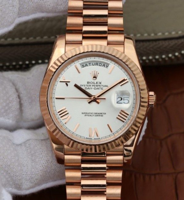 BB94A60B-6314-BCA5-5D22-ABEE271B49FA.jpg Replica Rolex Day-Date 40mm 228235 RG Noob Silver Dial Roman Markers RG President Bracelet A3255 - Image 1