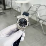 Hublot Replica 11 Watch With Full Diamond Case Blue HB Factory 38mm - Image 3
