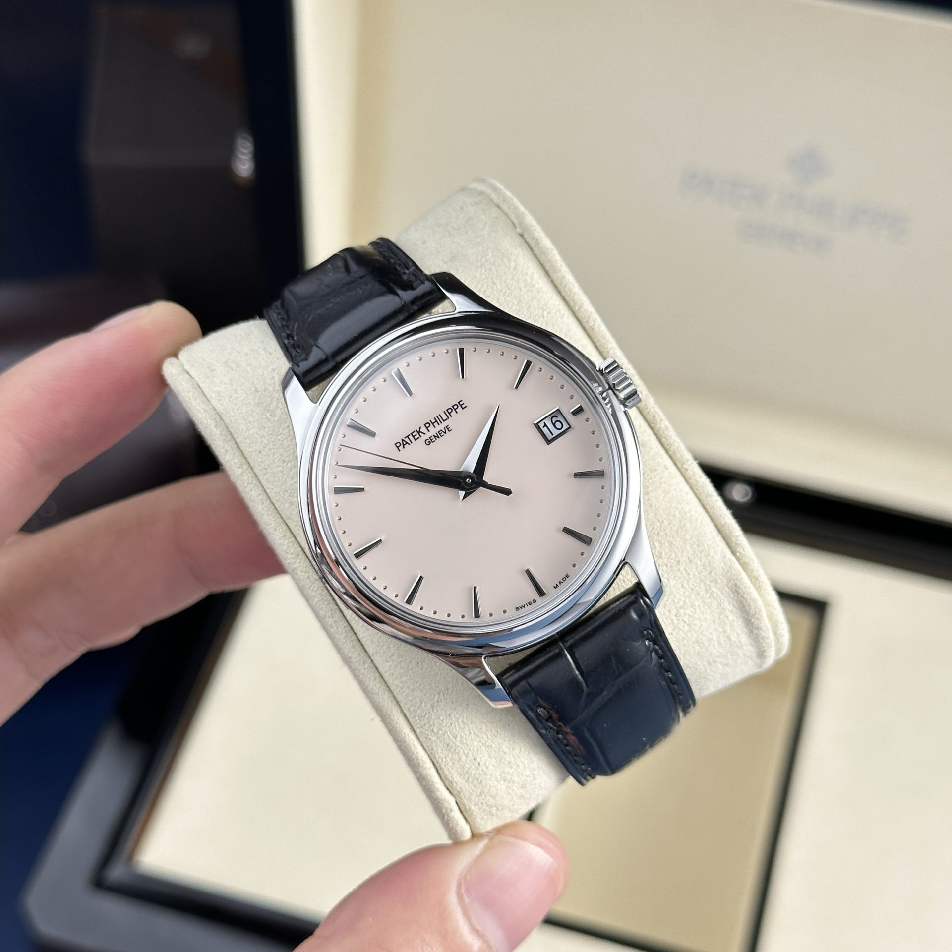 C0943C36-AE0E-D4A3-20B4-5C238B84BDEE.jpg Patek Philippe Replica Watch Calatrava 5227G Mechanical Ivory Dial 3K Factory 39mm - Image 1