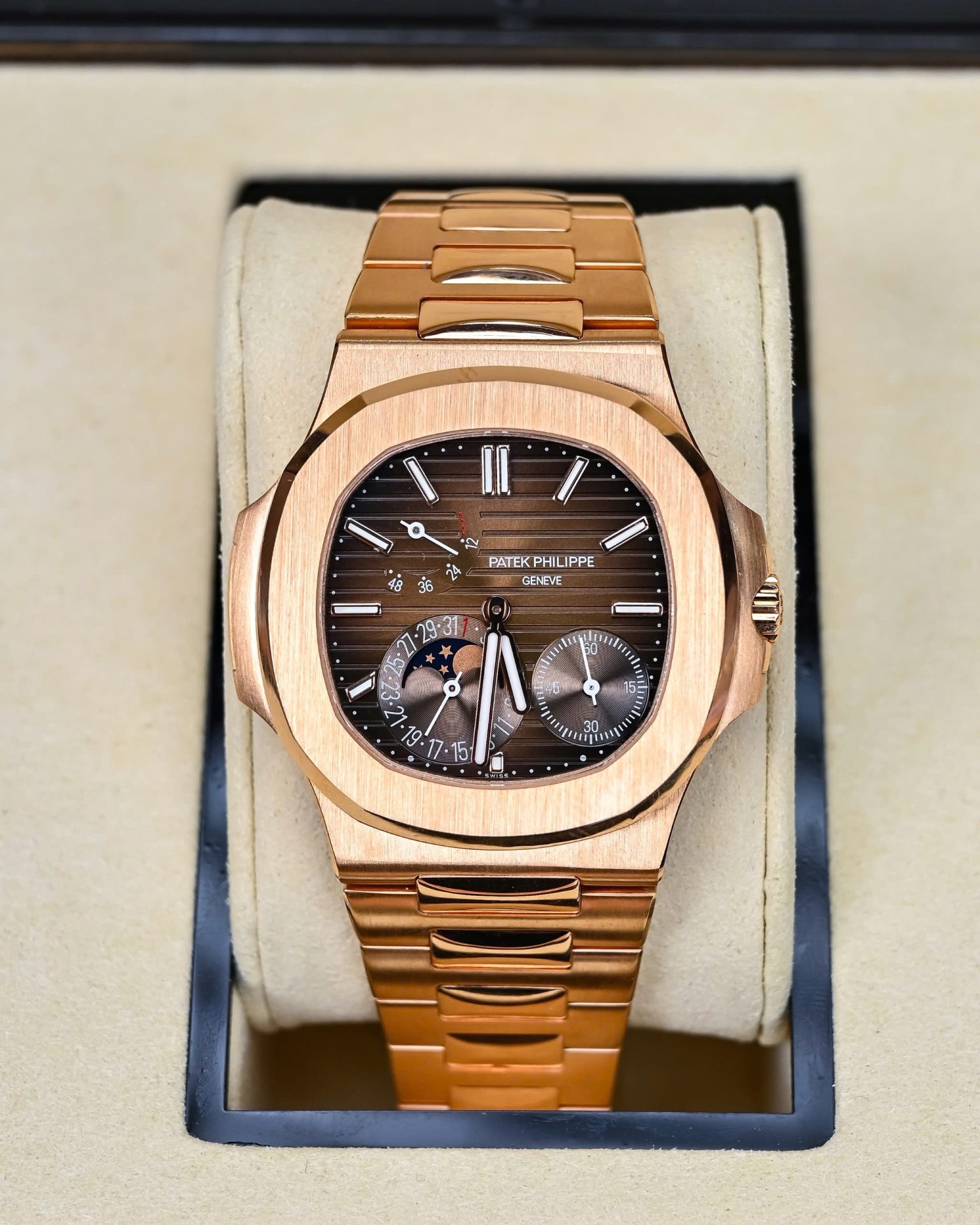 C15C964C-24D5-714E-39A2-19CAF63CA7A5.jpg Patek Philippe Replica 1:1 Watch Nautilus 5712R 18K Solid Gold 40mm - Image 1