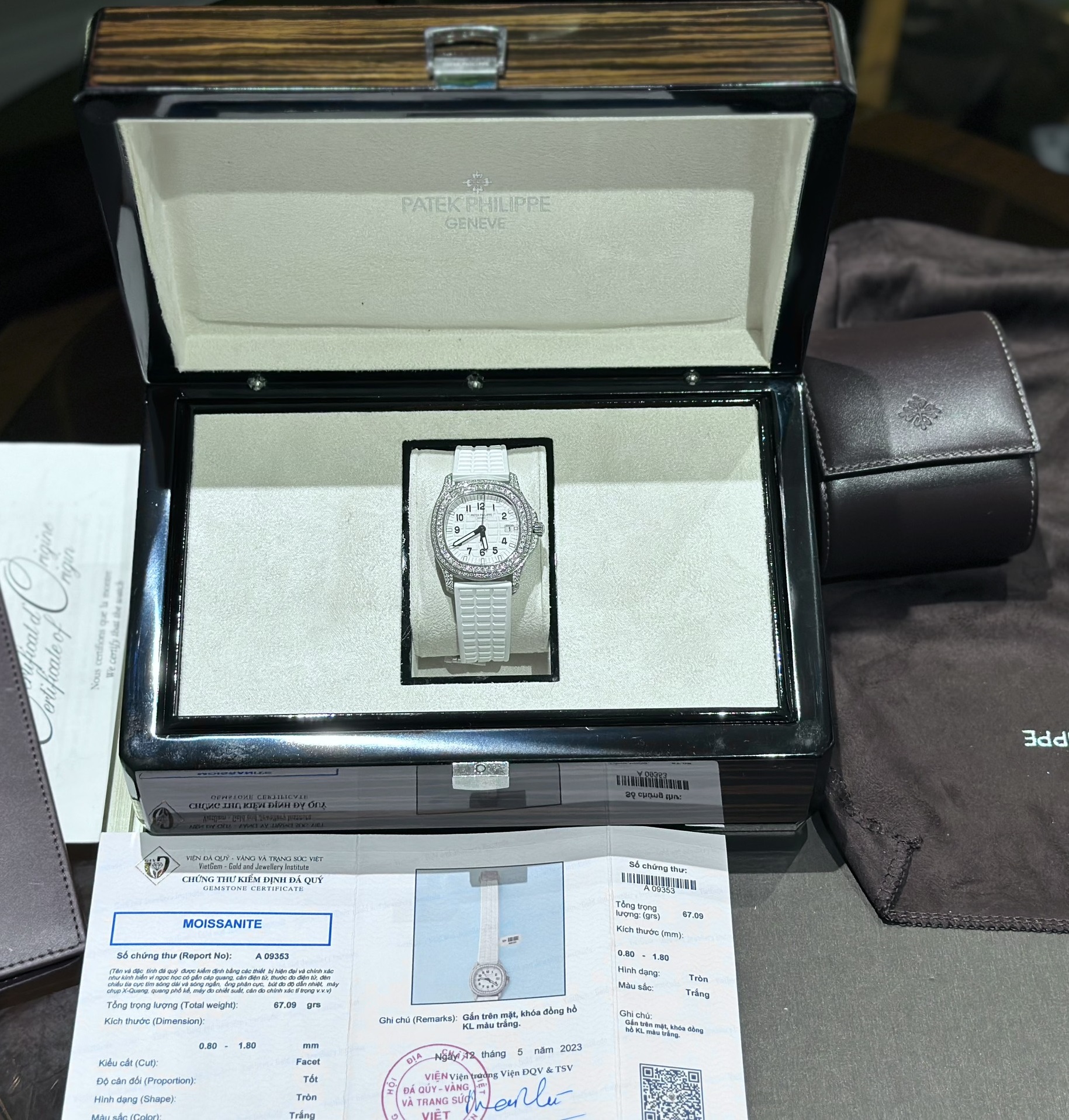 CF726E67-5C37-291A-7AC4-CCB3EDEC8858.jpg Patek Philippe Replica 11 Watch Aquanaut 5069G With Moissanite Diamond 35.6mm - Image 1