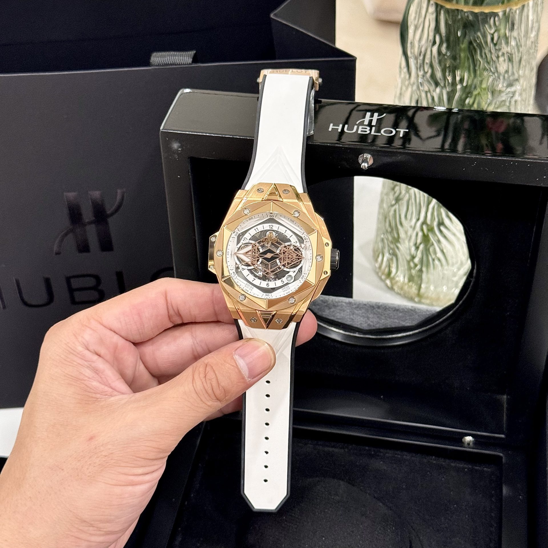D1E0406B-F695-3E8C-BE91-A1236BDEACD7.jpg Hublot Replica 1:1 Watch Big Bang Sang Bleu ll King Gold Men s White BBF 45mm - Image 1