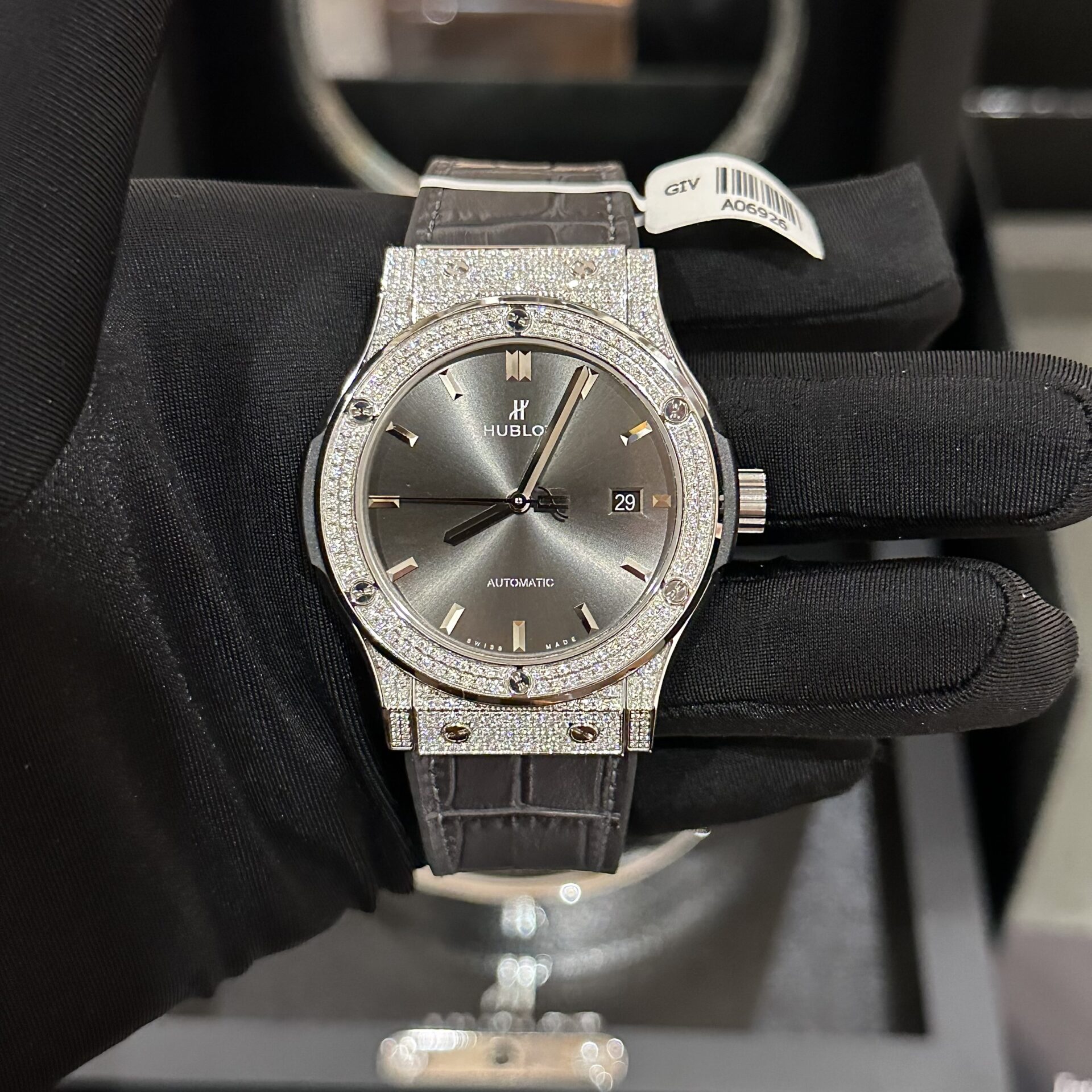 D772BB87-60E4-EA3A-E380-7CE710A0C6D5.jpg Hublot Replica 1:1 Watch Classic Fusion Full Diamond Moissanite Grey Dial 42mm - Image 1
