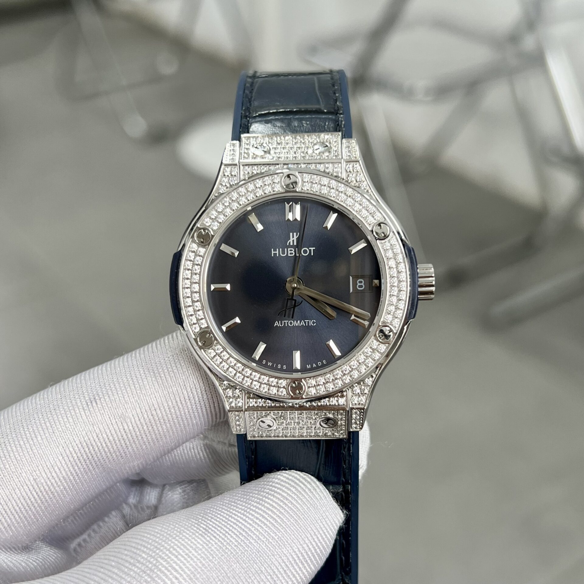 E00BA765-7F41-E4B9-7F15-0B702CE54429.jpg Hublot Replica 11 Watch With Full Diamond Case Blue HB Factory 38mm - Image 1