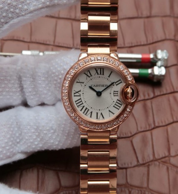 E2CCFE2F-2EFF-6C69-0ABA-BBAA366717D0.jpg Replica Cartier Ballon Bleu 28mm RG Diamonds Bezel White Dial Bracelet Ronda Quartz - Image 1