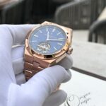Vacheron Constantin Replica 11 Watch Overseas Tourbillon 6000V Rose Gold Plated Blue Dial 42.5mm - Image 4