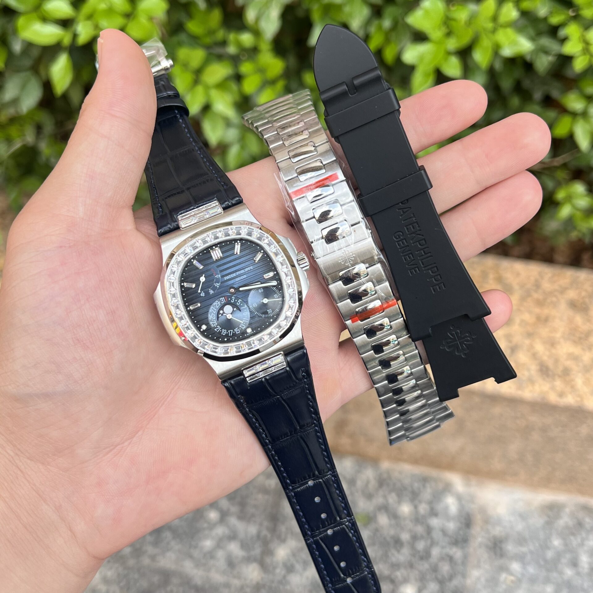 E5C9433E-33A6-3030-DE1E-72146A04A2D3.jpg Patek Philippe Replica 1:1 Watch Nautilus 5724G Blue Dial Full Set GR Factory 40mm - Image 1