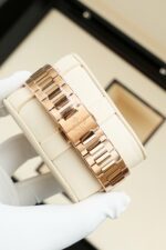 Patek Philippe Nautilus 7118 Replica Watches Rose Gold Swiss Movement 3K Factory 35,2mm - Image 10