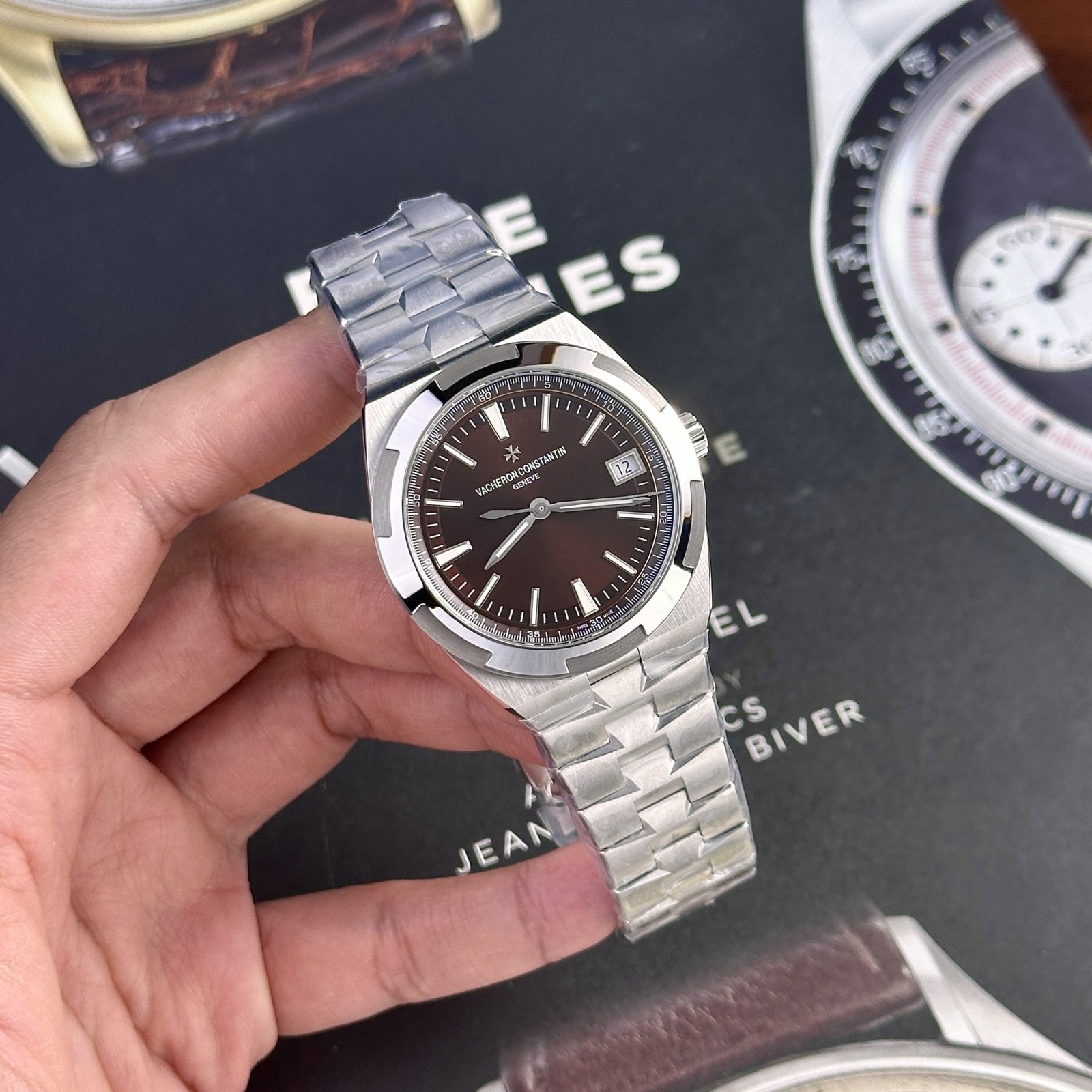 EF7F6531-CA93-8D7F-3526-1D413FFFBCFA.jpg Vacheron Constantin Replica 11 Watch Overseas 4500V Brown Dial Factory PPF 41mm - Image 1