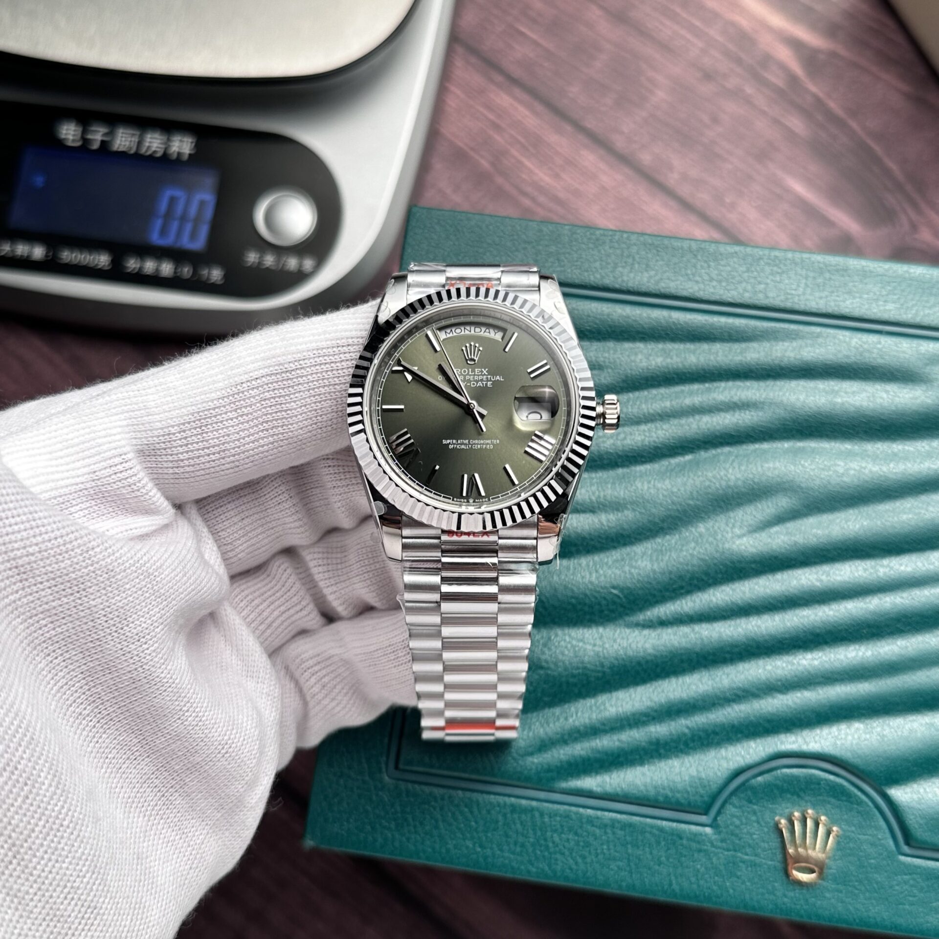 F0B689C2-0C26-2D3B-CE51-DDDFFFB7EBE3.jpg Rolex Day-Date 228236 Replica Watch Refine Green Dial GM V2 40mm - Image 1